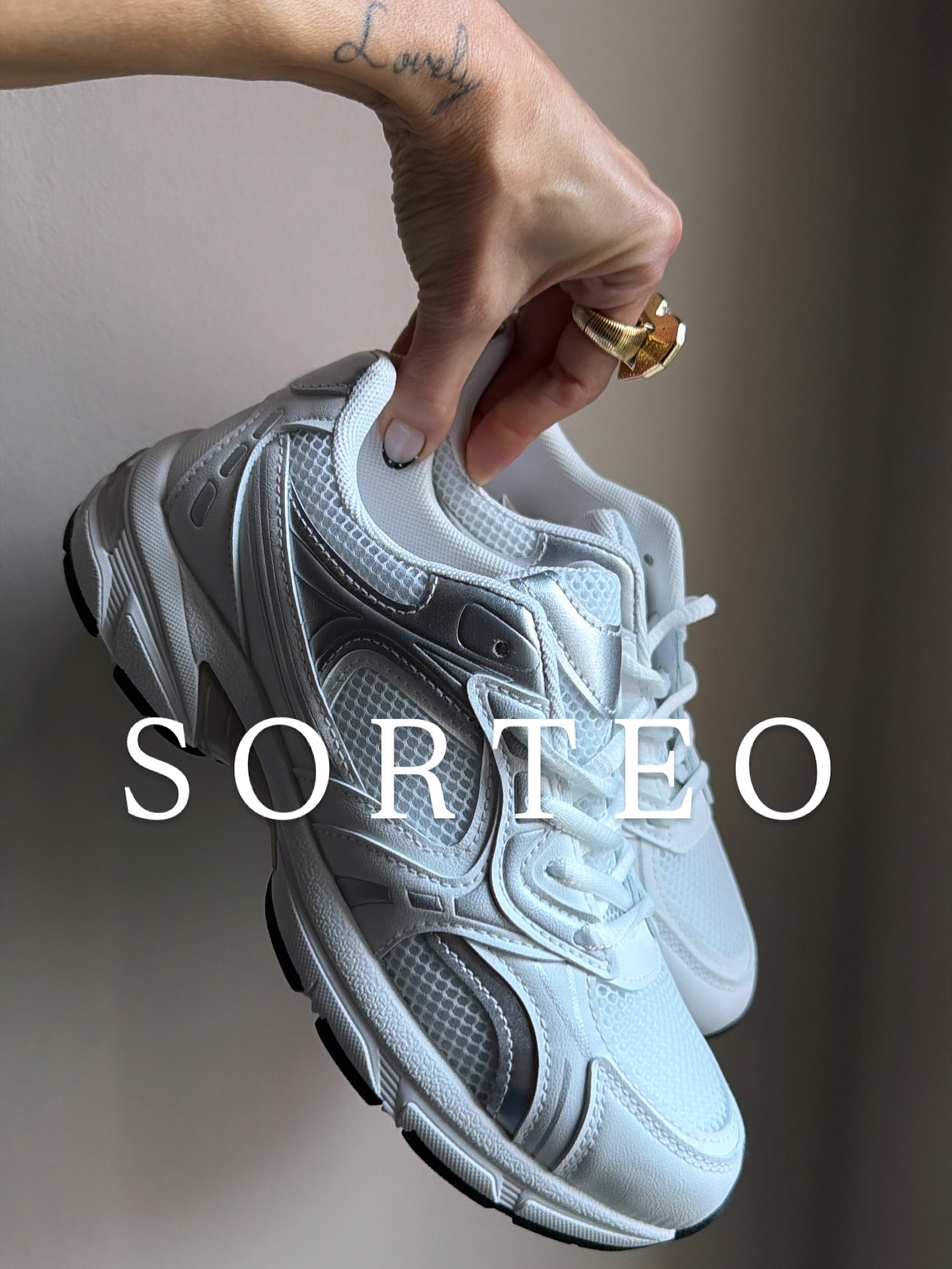 SORTEO!!!
Unas deportivas blancas no pueden faltar… y estas molan mucho!
Para participar 🤗
➡️ Seguir a @lovely__daniela
📋 Comenta con tu número de deportiva.
👩🏻🤝👩🏿 Etiquetar a un amig@ real, cuantas más menciones más posibilidades de ganar (no valen cuentas de famosos)
♥️ Comparte en tus historias
El sorteo finaliza 2 de Febrero a las 23:59h. Los días posteriores publicáremos ganador en este mismo post.
#sorteo #lovelydaniela #calzado #deportivas