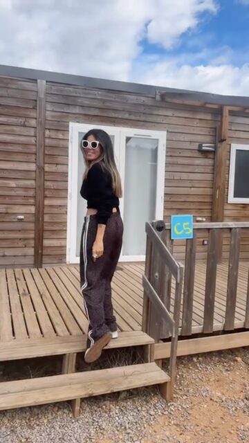 Han sido unos días increíbles, en familia, con Simba y Teodoro, comiendo rico, entre juegos, risas, estrenando temporada de piscina… nos vamos con ganas de volver!!!
@glampingorangeraie es maravilla! Lo prometo! Podéis elegir entre diferentes casitas, súper cómodas, con todo lo que necesitéis, 2 piscinas, parque infantil, animación todo el día… :)
Es estar en casa!
Os dejo un cupón del 15% “LOVELYDANIELA”
🫶✨ os encantará!