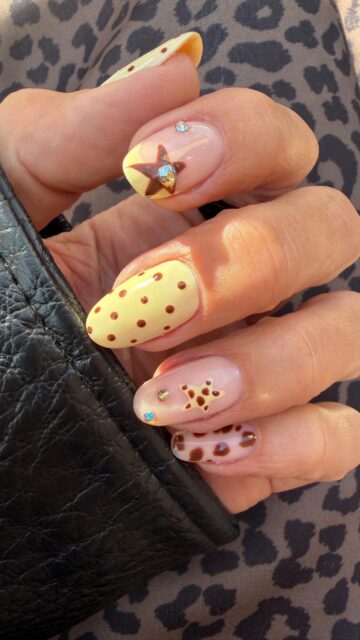 Pueden ser más BONITAS? 
@espai.sentits cualquier diseño que tengas pensado lo hace realidad ✨