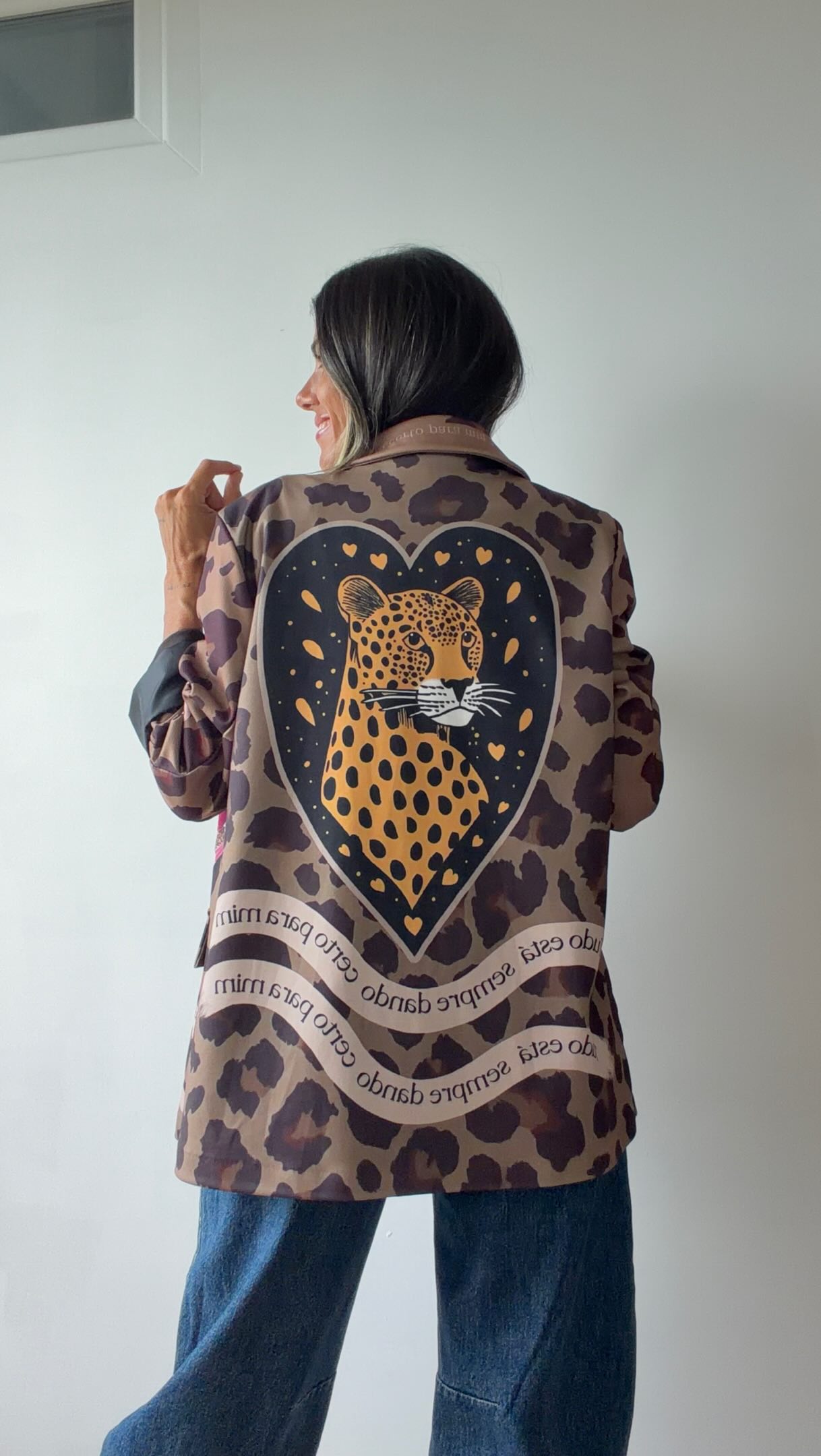 La chaqueta que transforma cualquier look 🤎✨
¿Te atreves con ella? 😍
Si quieres el enlace, comenta  y te lo envío por MD 🥰
#LovelyDaniela #ModaMujer #LooksDeOtoño #OutfitMujer #ɴᴜᴇᴠᴀᴄᴏʟᴇᴄᴄɪóɴ