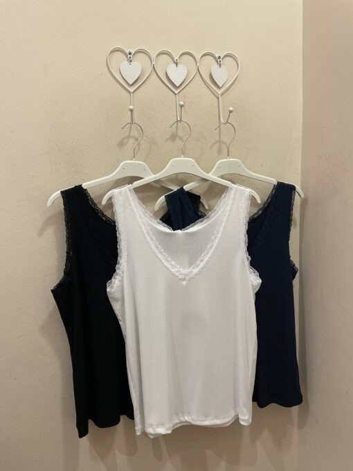 Camiseta tirante puntilla