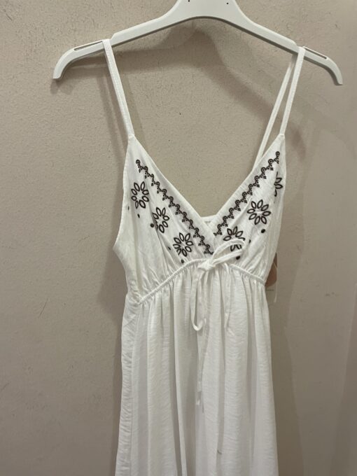 Vestido blanco bordado - Imagen 2