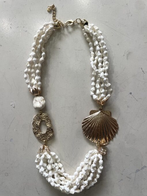 Collar concha blanco