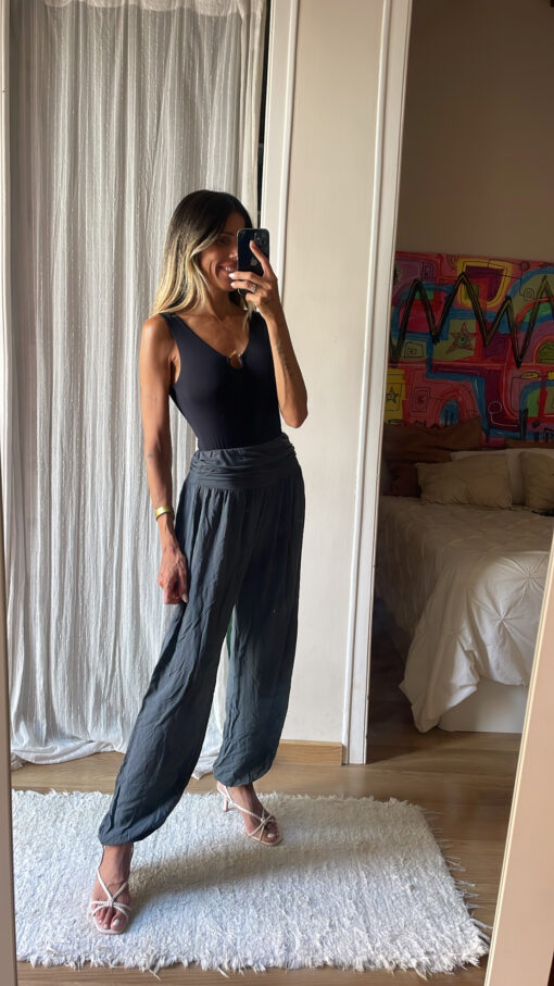 Pantalón bombacho gris