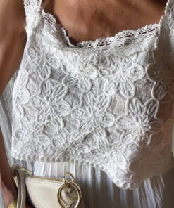 Top bordado blanco