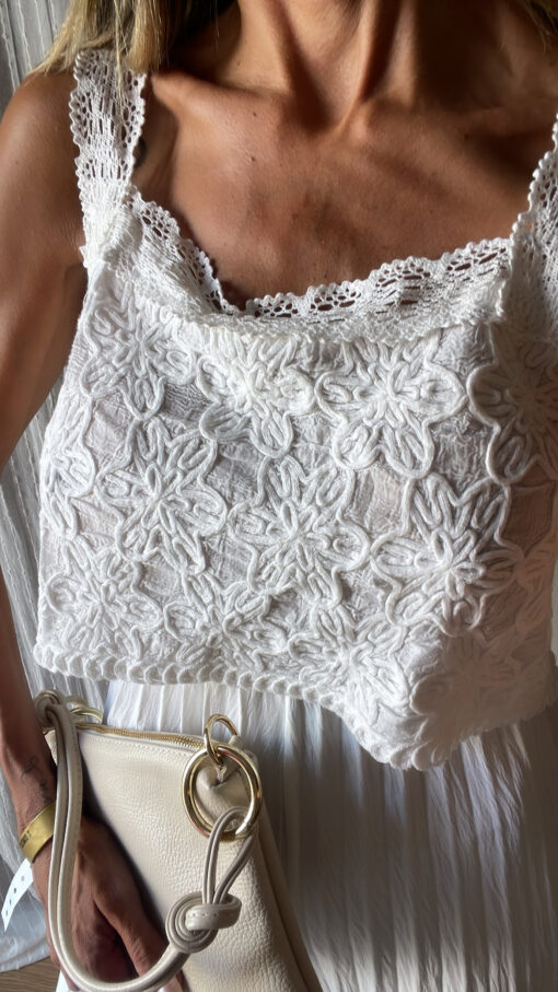 Top bordado blanco