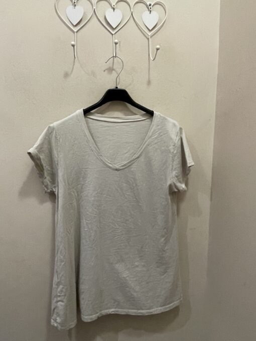 Camiseta pico beige