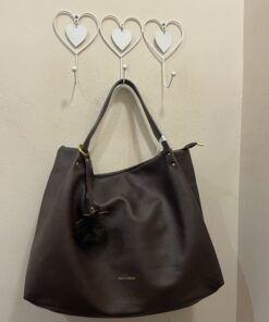 Bolso  chocolate pompón
