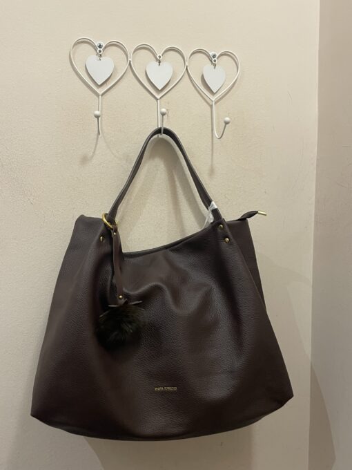 Bolso  chocolate pompón