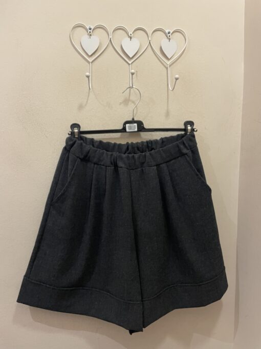 Short andrea