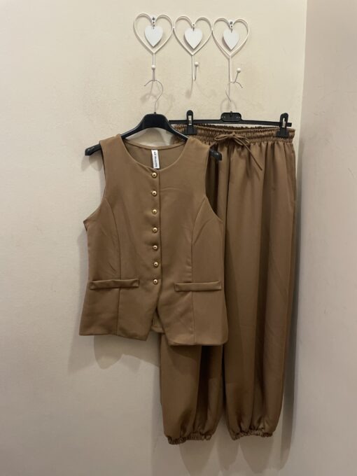 Conjunto chaleco y pantalón bombacho