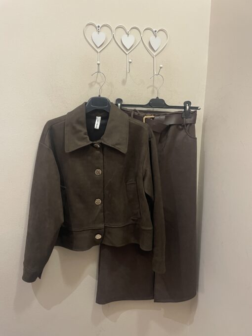 Conjunto antelina falda y chaqueta