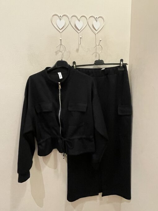 Conjunto bomber y falda