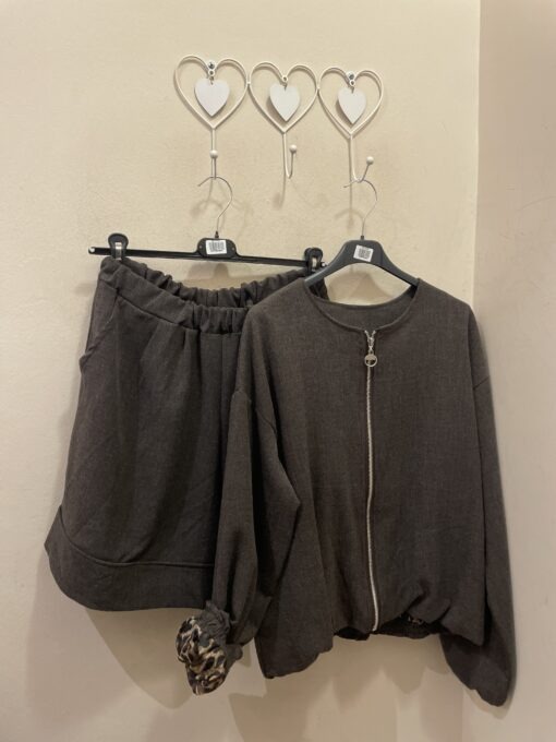 Conjunto andrea bomber y short