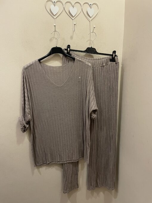 Conjunto camiseta y pantalón canalé - Imagen 3