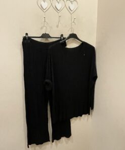 Conjunto camiseta y pantalón canalé
