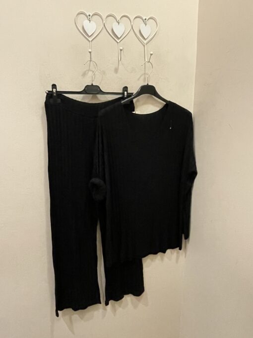 Conjunto camiseta y pantalón canalé