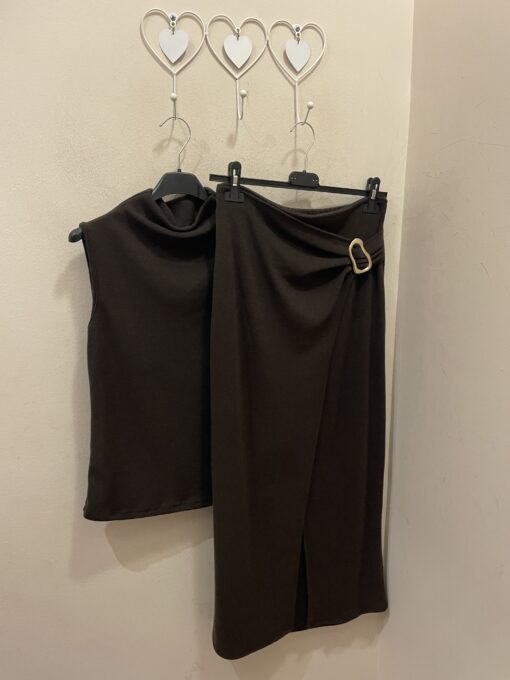 Conjunto Jerez con chaleco