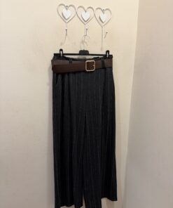 Pantalón raya grisáceo  negro