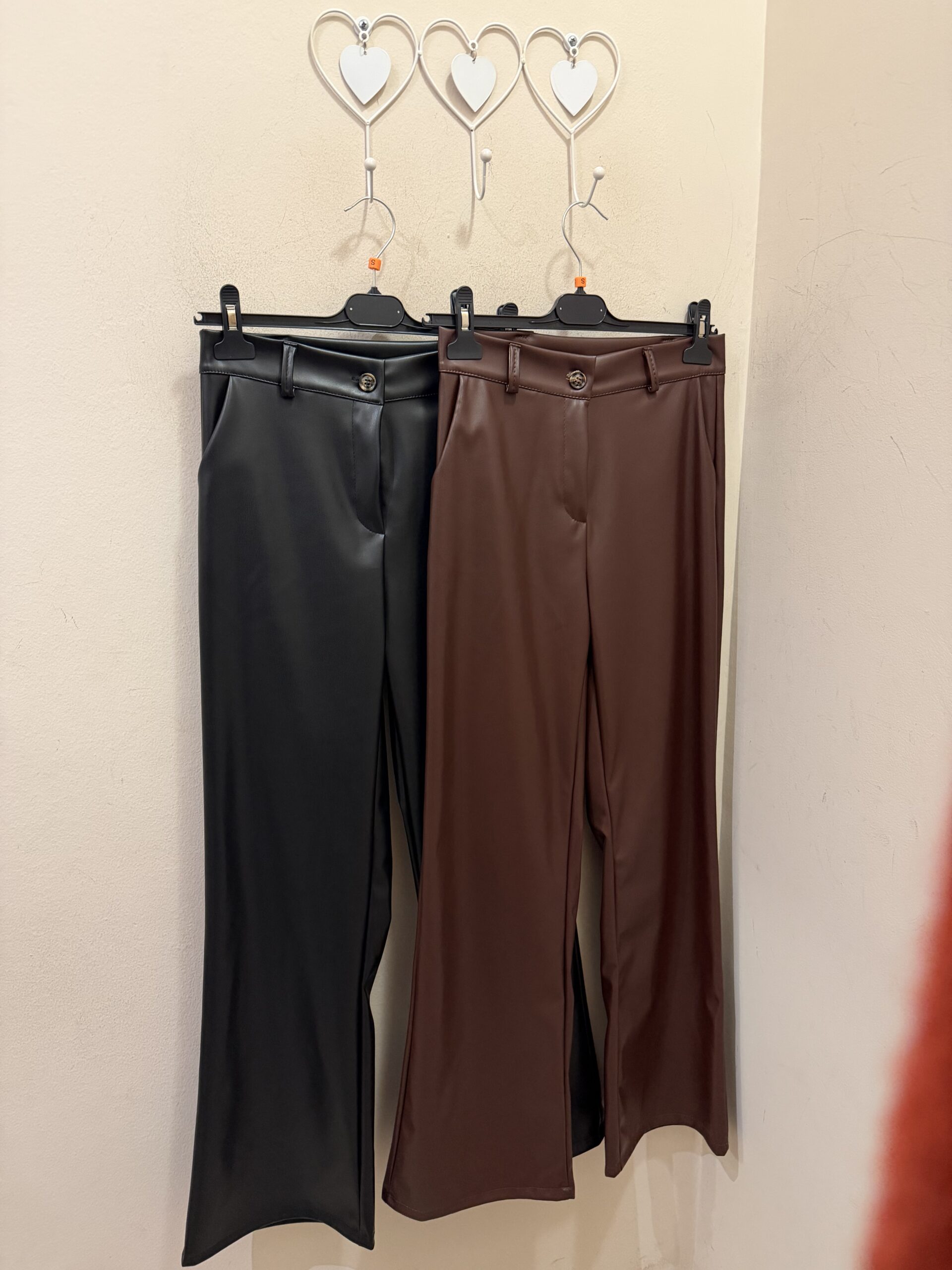 Pantalón recto ecopiel