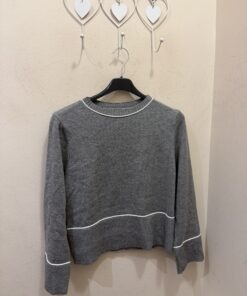 Jersey gris y blanco