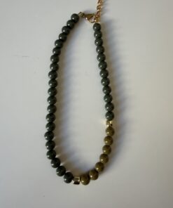 Collar borlas kaki combinado