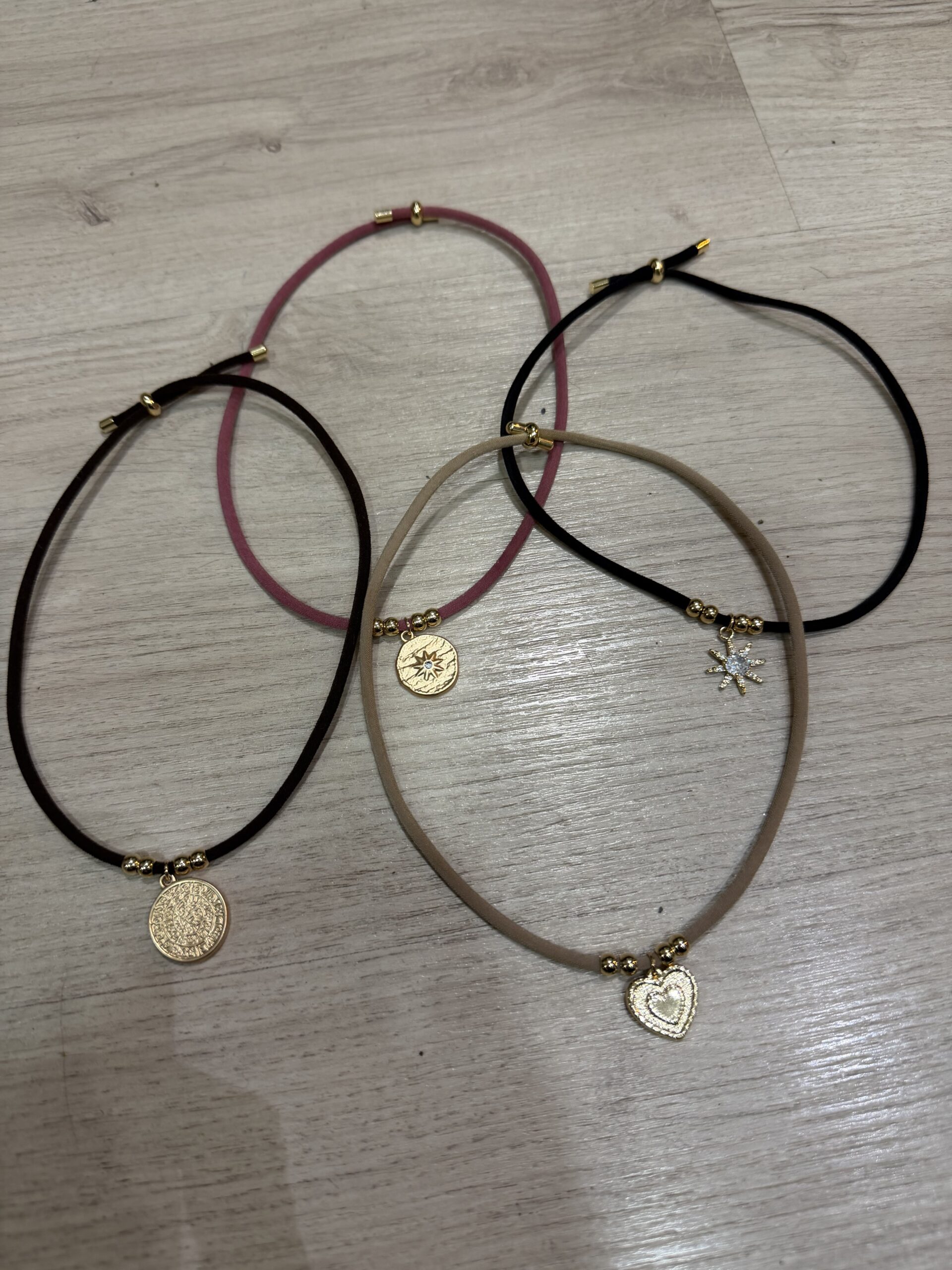 Collar elástico Charm