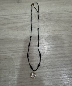 Collar nudo suerte con inicial