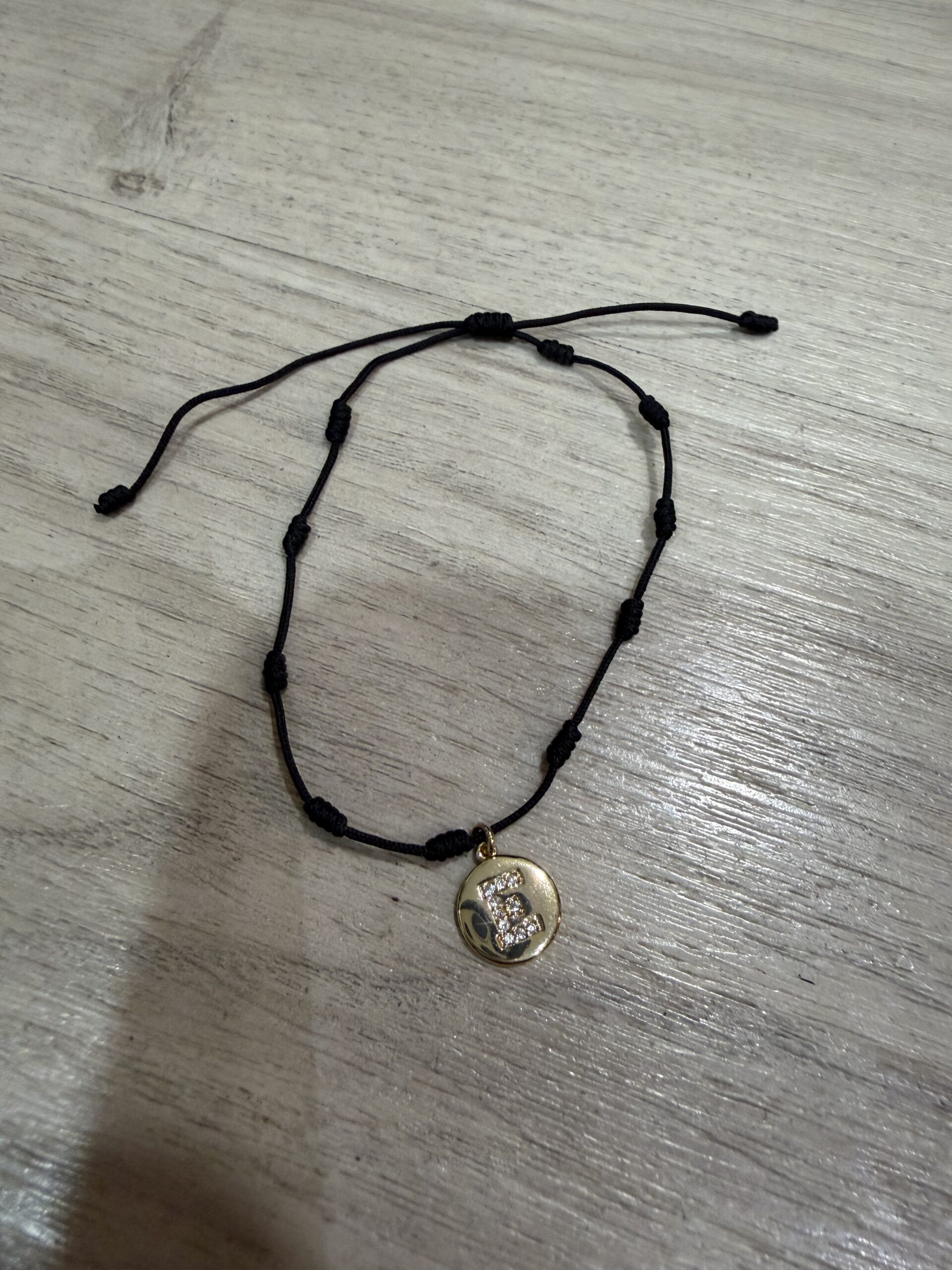 Pulsera nudo de la suerte inicial