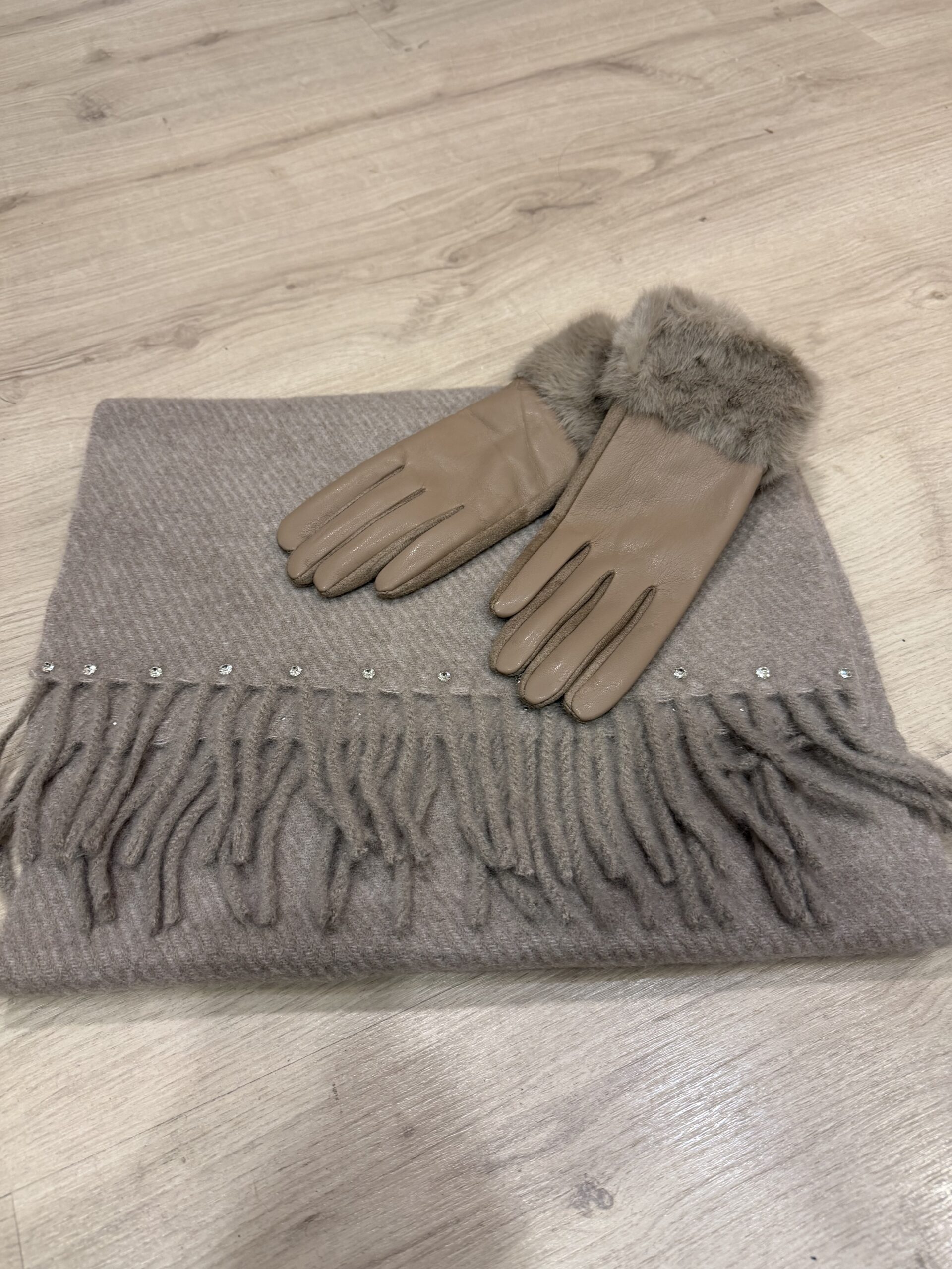 Conjunto guantes y bufanda