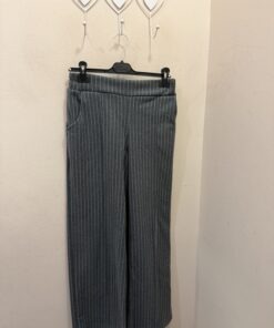 Pantalón gris raya