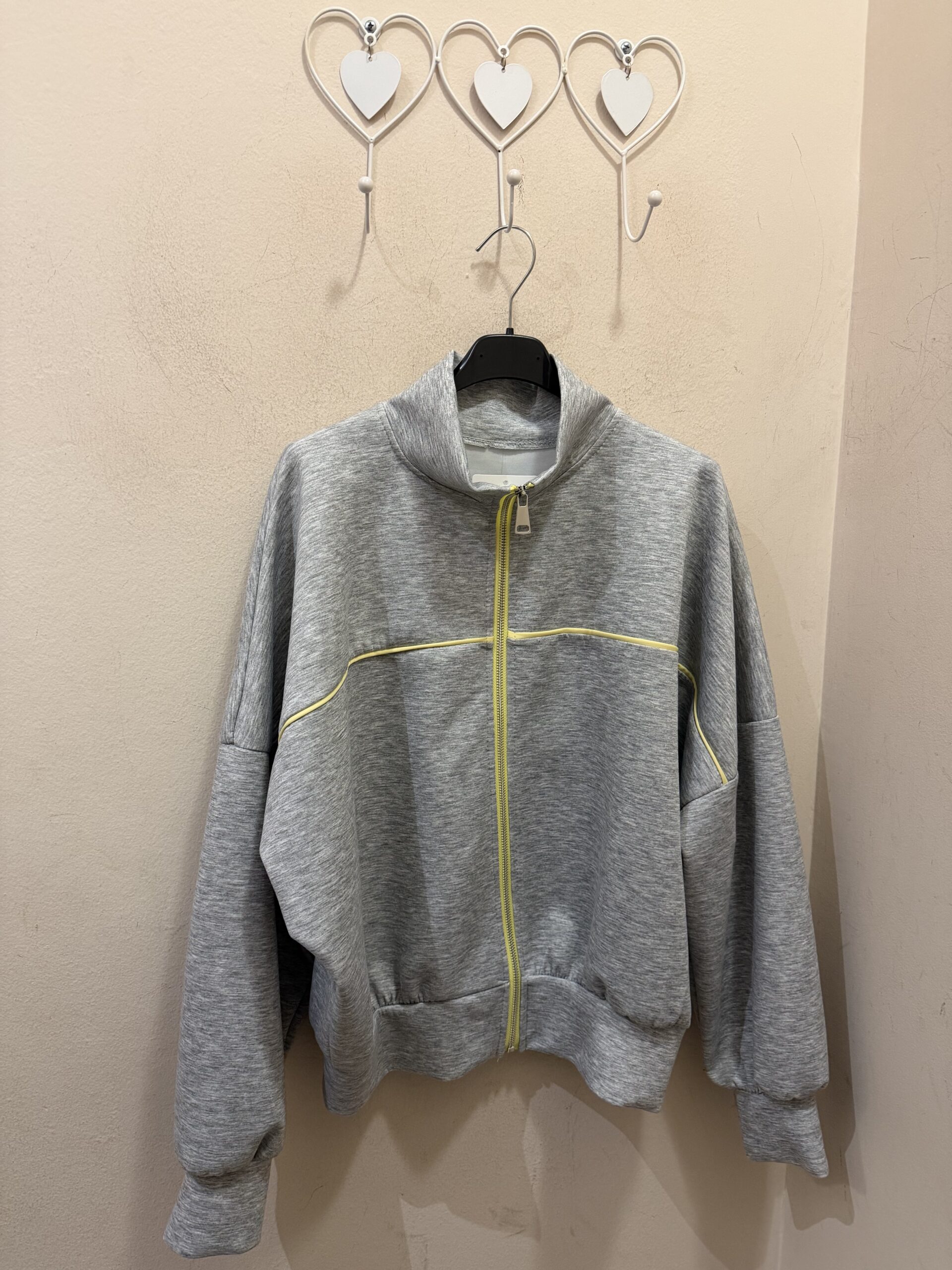 Chaqueta ribete amarillo