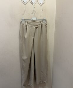 Pantalón asimétrico