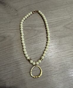 Collar vainilla redonda