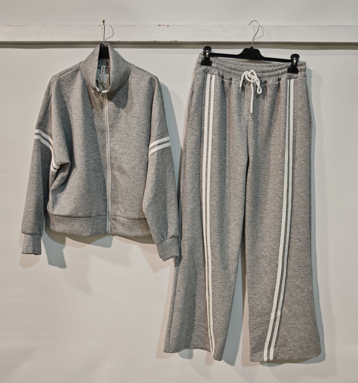 Conjunto chándal con chaqueta - Imagen 3