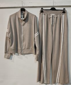 Alternative view of Conjunto chándal con chaqueta