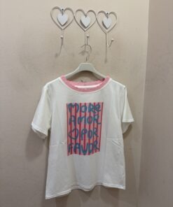 Camiseta cuello punto más amor