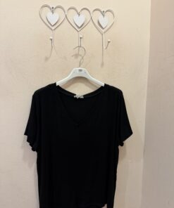 Camiseta pico negro fluida