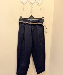 Pantalón azul marino cinturón