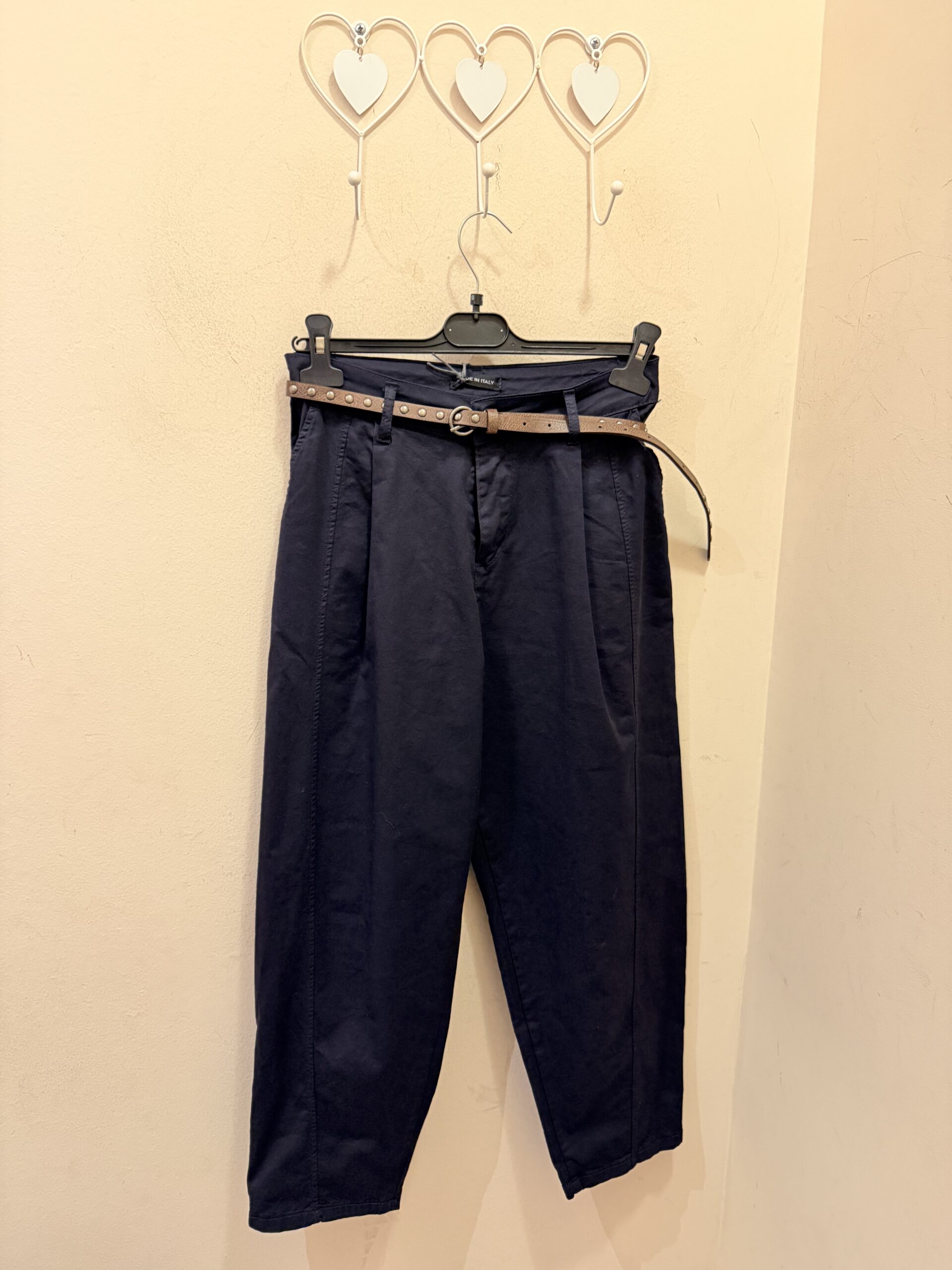 Pantalón azul marino cinturón