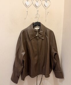 Cazadora polipiel ajustable caramelo