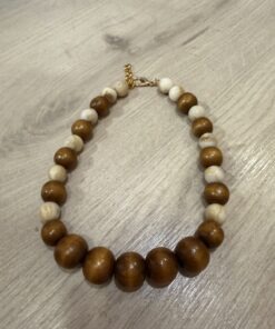 Collar borlas madera