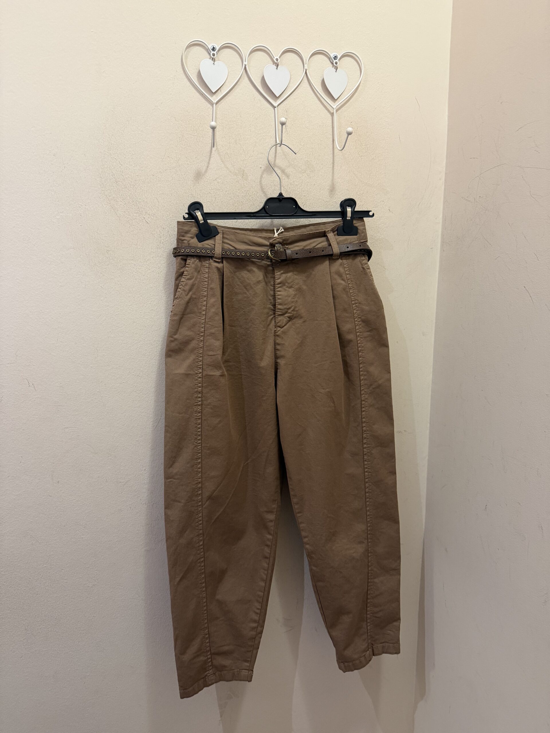 Pantalón globo tobillero caramelo