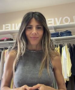 Camiseta gris tachas