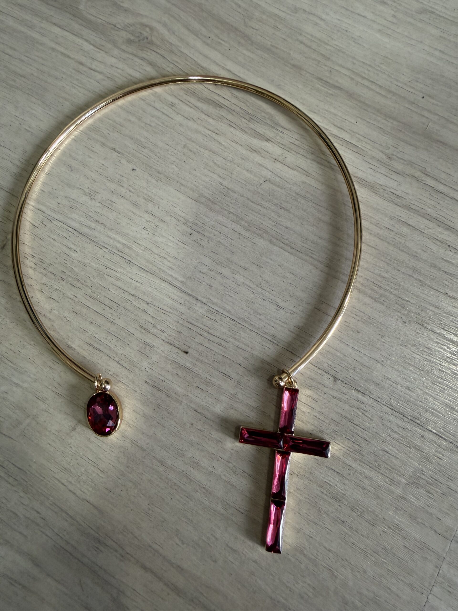 Collar cruz
