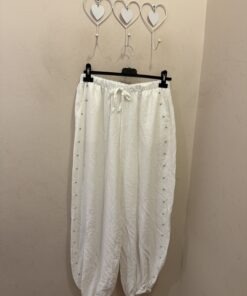 Pantalón bombacho tachas