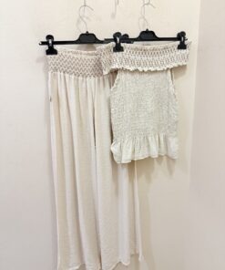 Top beige de escote  bordado
