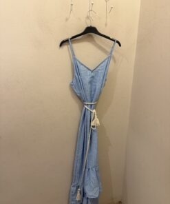 Vestido largo celeste asimétrico