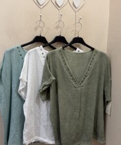 Camiseta algodón tachas desflecada