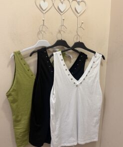 Camiseta doble escote tachas